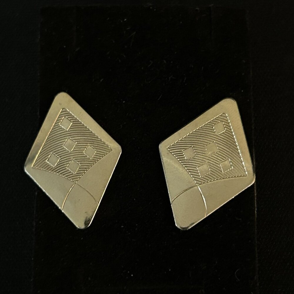 Vintage Unbranded Diamond Shaped  Men Cufflinks Embossed Brushed Gold Tone